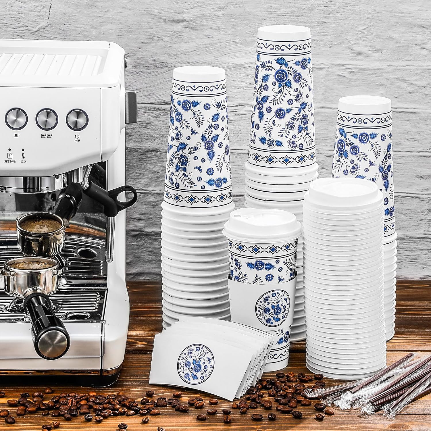 Sherr Paquete de 100 tazas de café de papel desechables con tapas, tazas de café con mangas y pajitas, tazas de café de papel azul y blanco, tazas