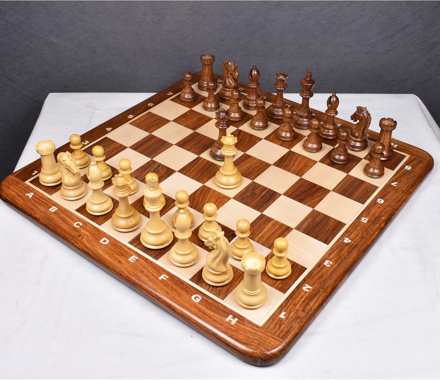 Royal Chess Mall Craftsman Knight Staunton – Juego de ajedrez solo piezas de ajedrez, juego de ajedrez de madera de palisandro dorado y boj