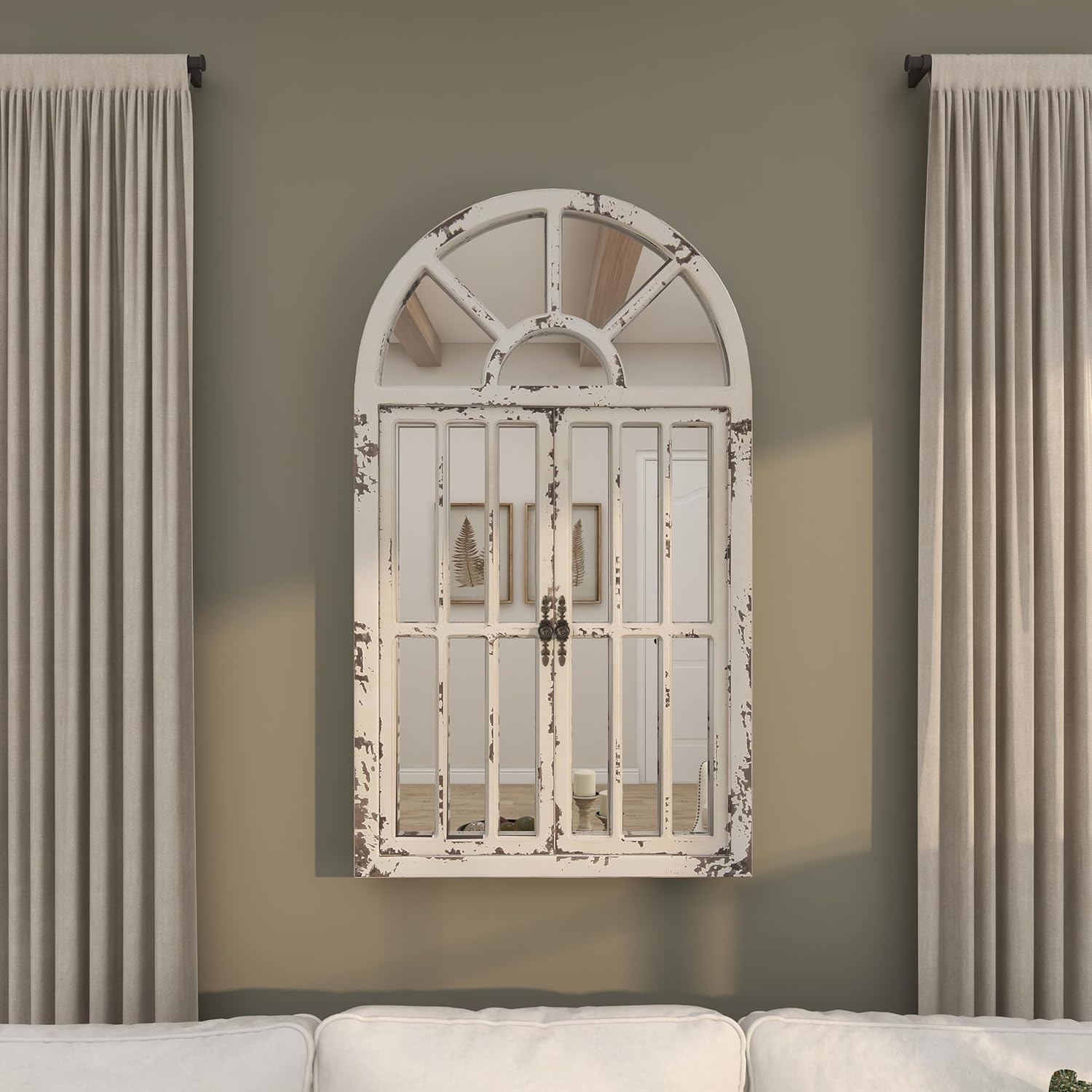 Deco 79 Espejo de pared inspirado en paneles de ventana de madera con parte superior arqueada y desgastado, 26 x 3 x 46 pulgadas, color blanco