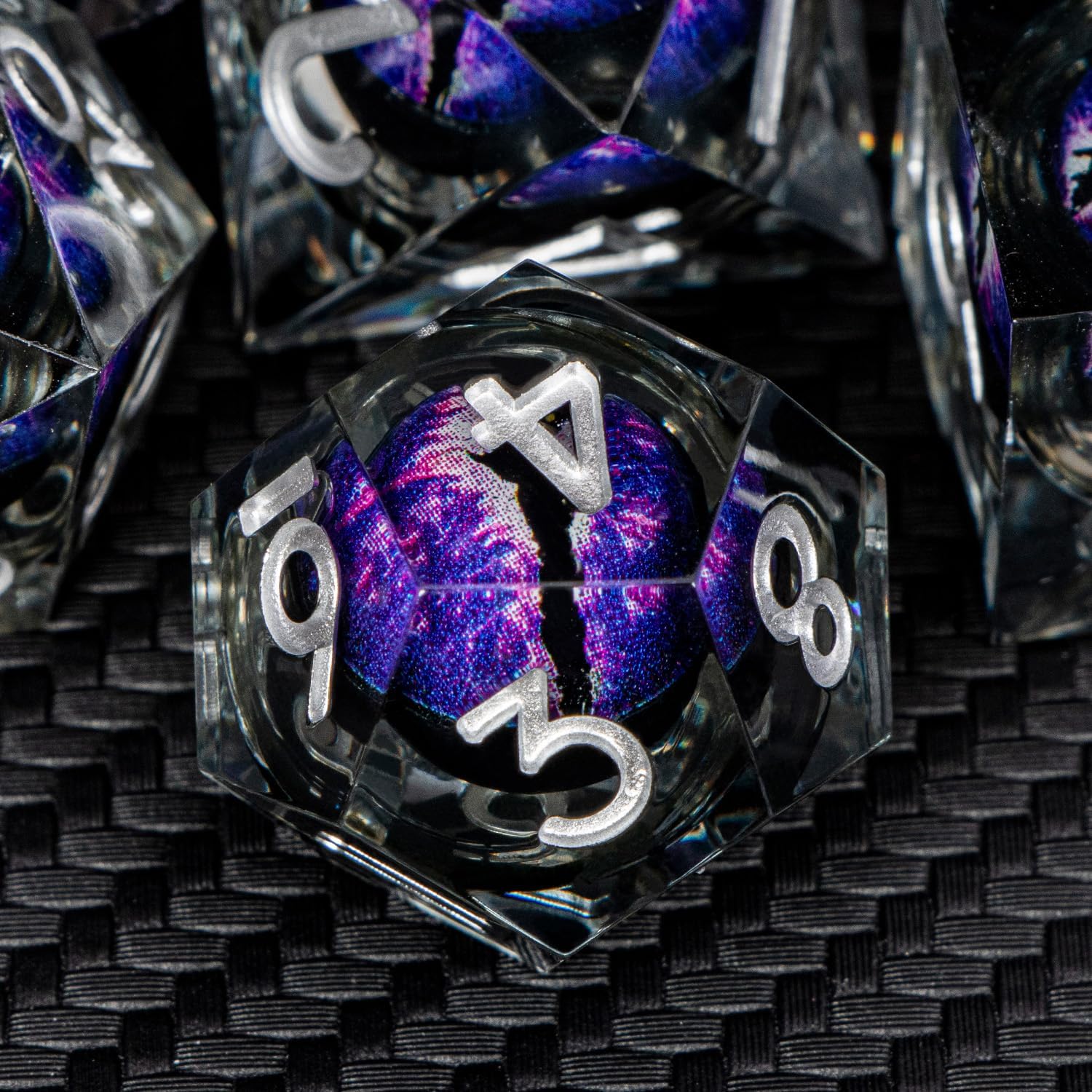 ARUOHHA DND – Juego de dados de resina de ojo de dragón con núcleo líquido, juego de dados de bordes afilados morados con caja de regalo, dados