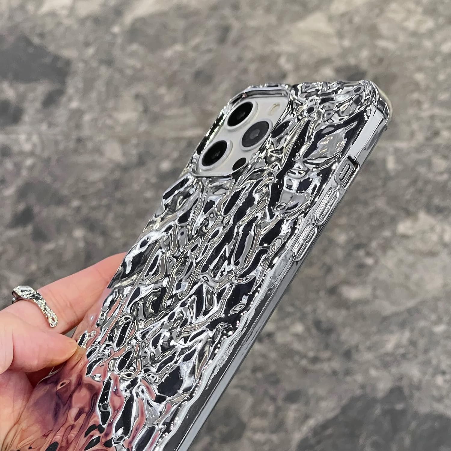 Shinymore Funda compatible con iPhone 15 con brillantina, diseño de purpurina plateada y suave de silicona con pliegues 3D para mujeres y niñas, a