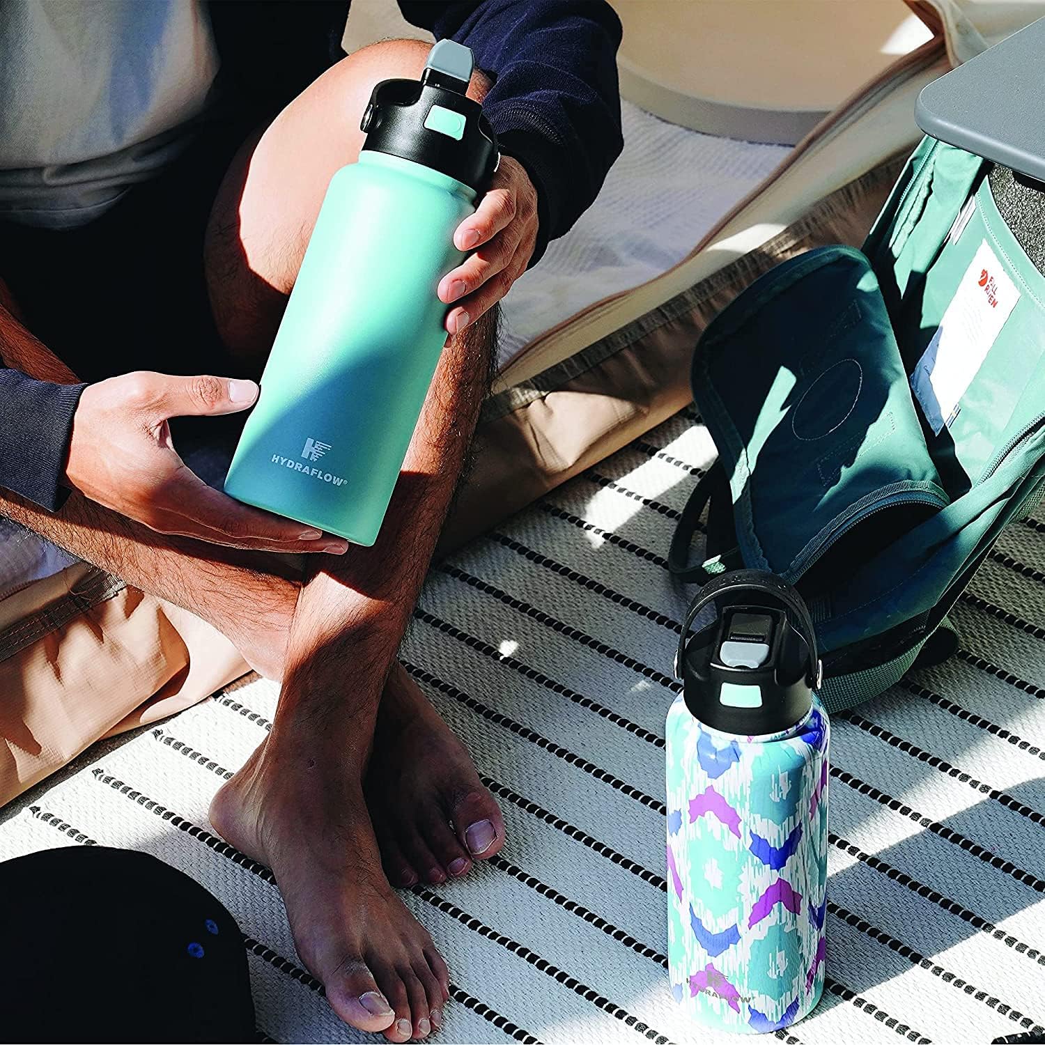 Hydraflow Hybrid – Botella de agua de triple pared aislada al vacío con pajilla abatible (34 onzas, negro polvo), termo de metal de acero