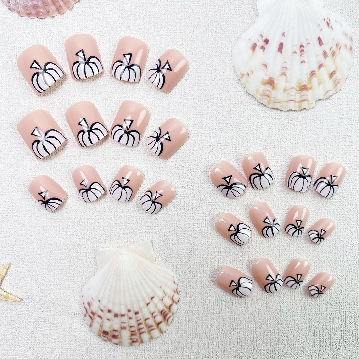 Uñas cortas a presión de Halloween, uñas postizas cuadradas acrílicas color rosa nude, uñas postizas de cobertura completa con diseños de calabaza,