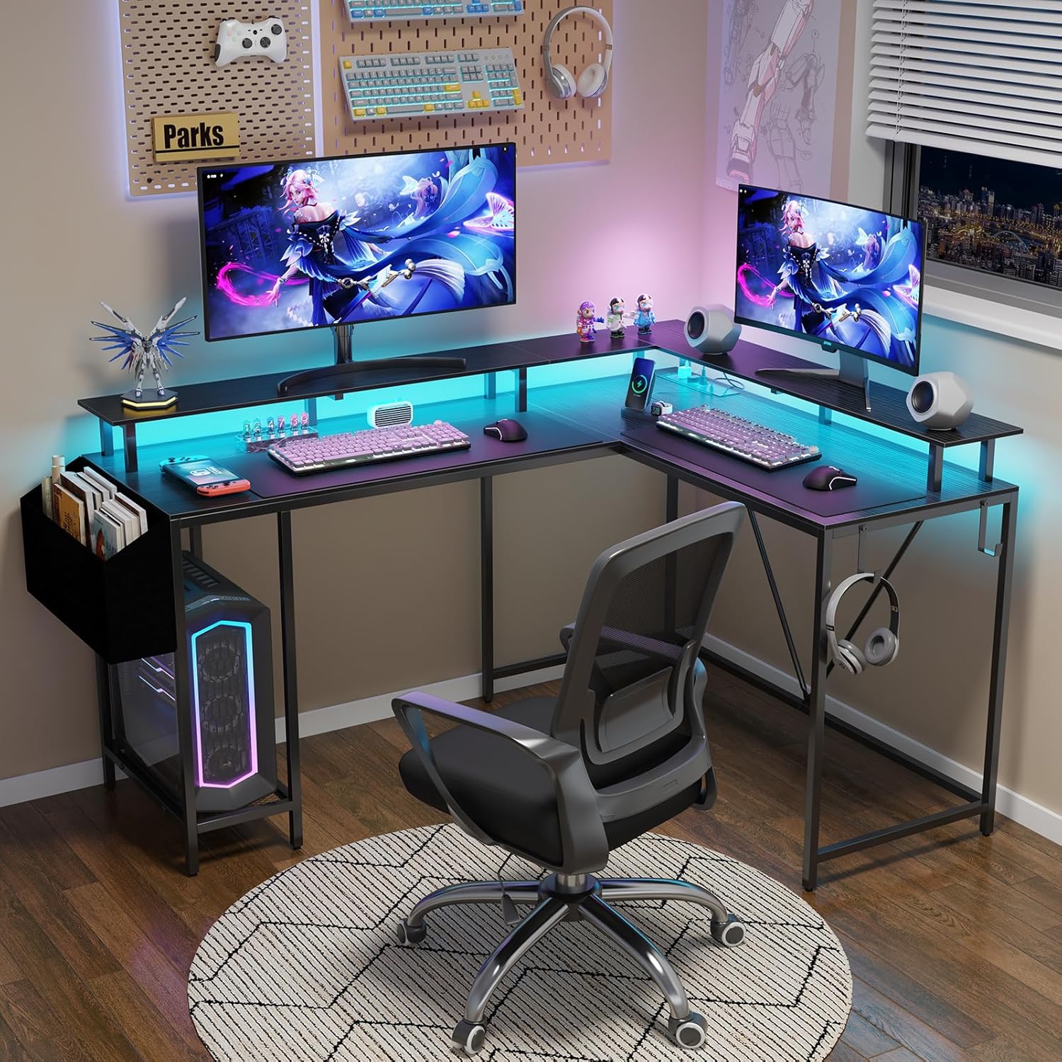 Eivanet Escritorio para juegos en forma de L con tomas de corriente y luces LED, escritorio para computadora con soporte para monitor y estante de