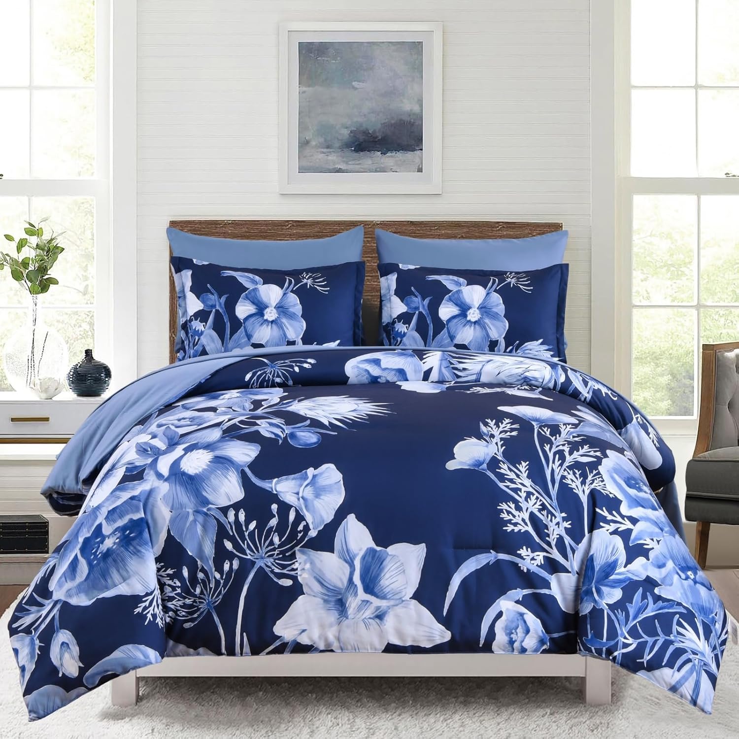 Luxudecor Juego de edredón floral tamaño King de 7 piezas, cama de flores azul marino en una bolsa, elegante edredón floral con juego de sábanas,