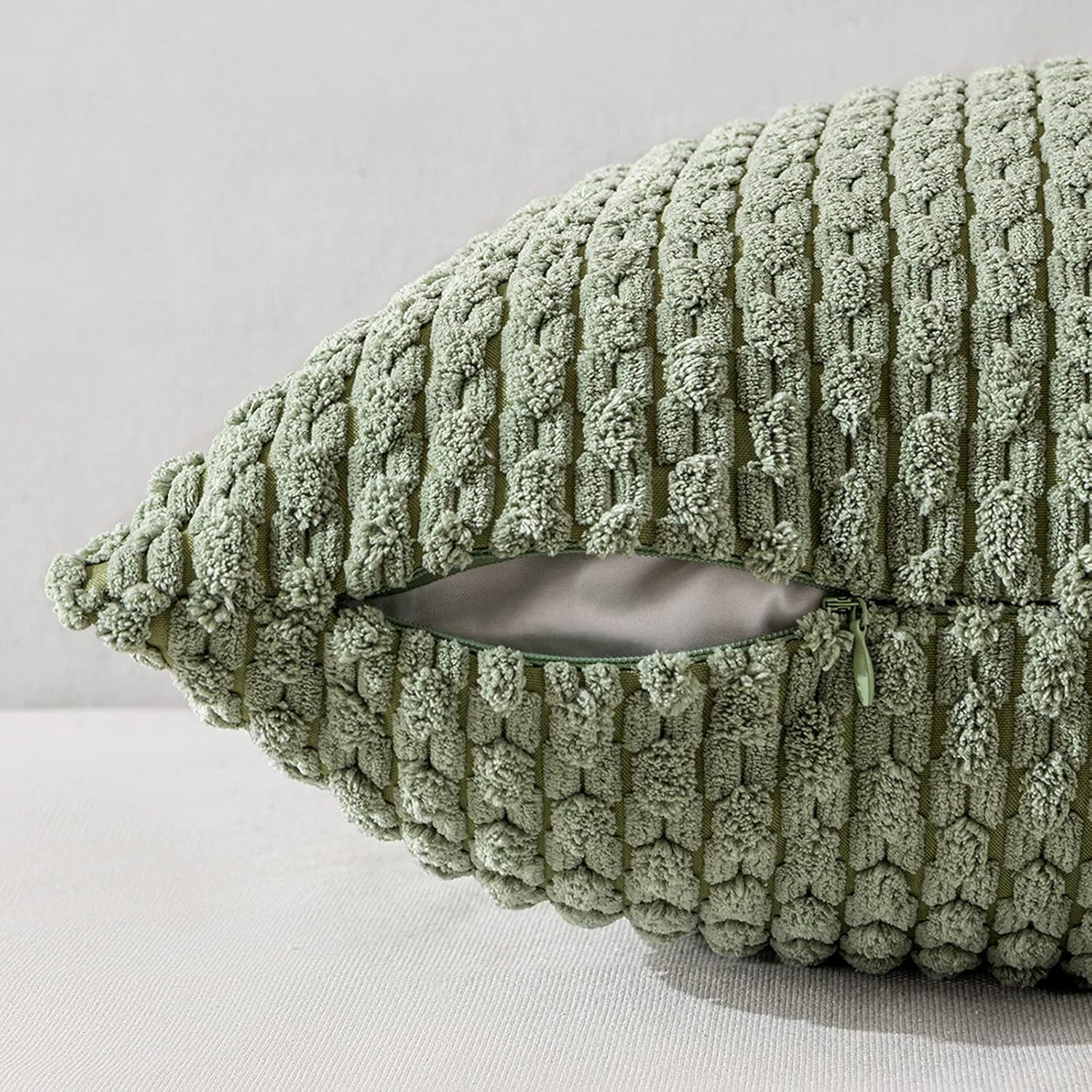 Paquete de 2 fundas de almohada de pana suave de 18 x 18 pulgadas, color verde salvia para sofá, cama y sofá