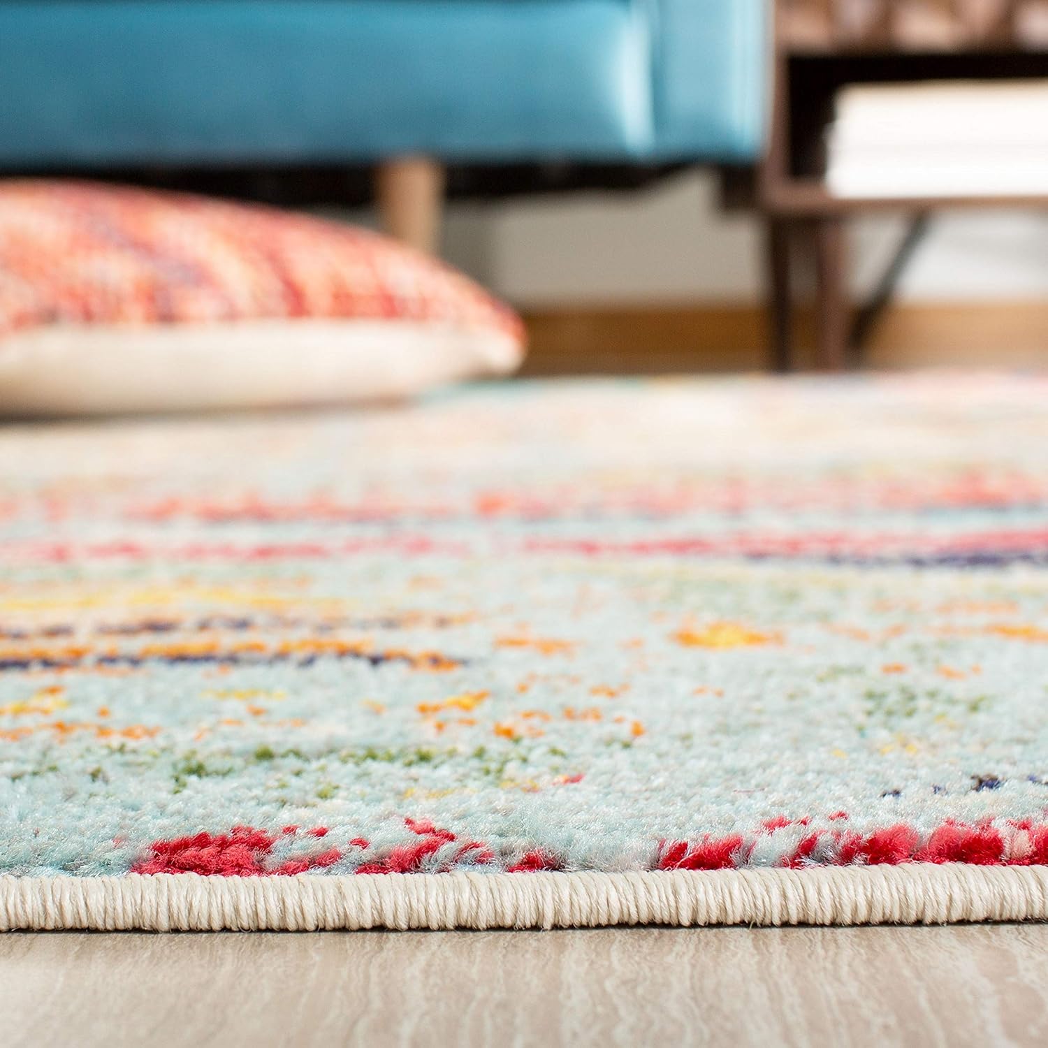 SAFAVIEH Madison Collection – Alfombra decorativa de 4 x 6 pies, color azul y naranja, diseño tribal bohemio chic envejecido, no desprende pelusa y