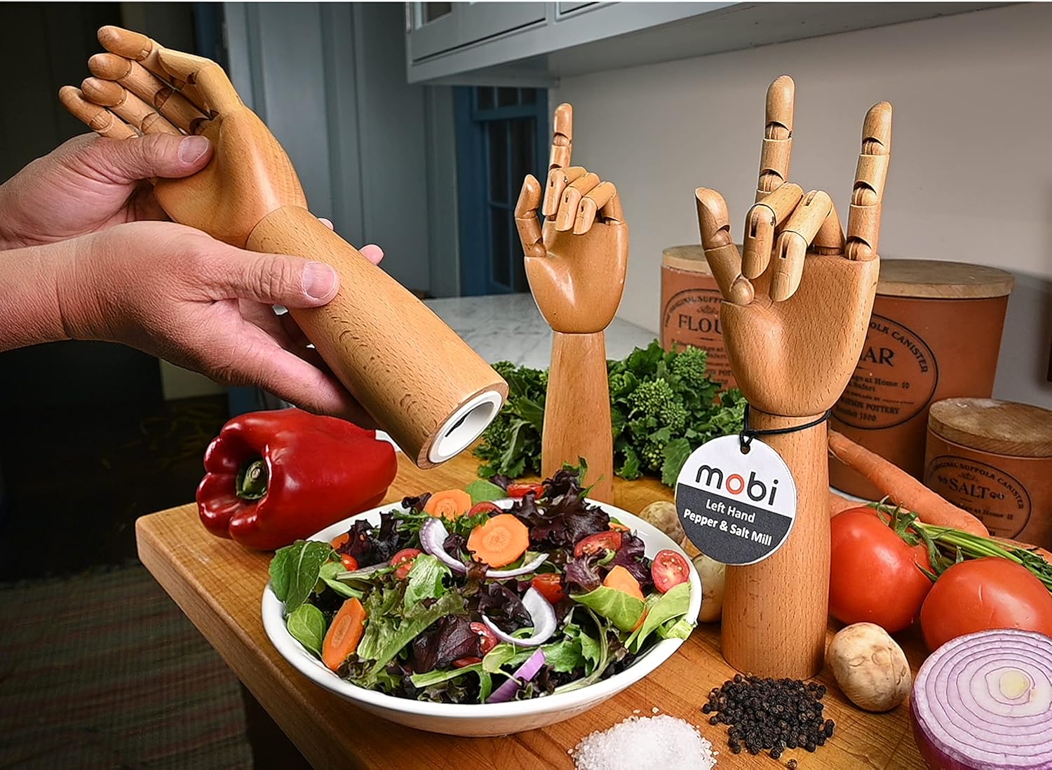 MOBI Práctico molinillo de sal y pimienta a la izquierda..