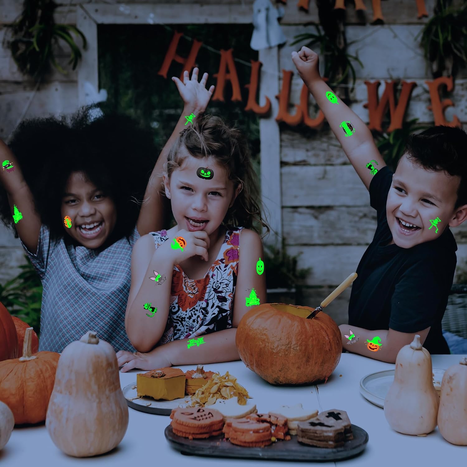 ArtCreativity Tatuajes temporales de Halloween que brillan en la oscuridad, juego de 144, tatuajes temporales para niños en 12 diseños