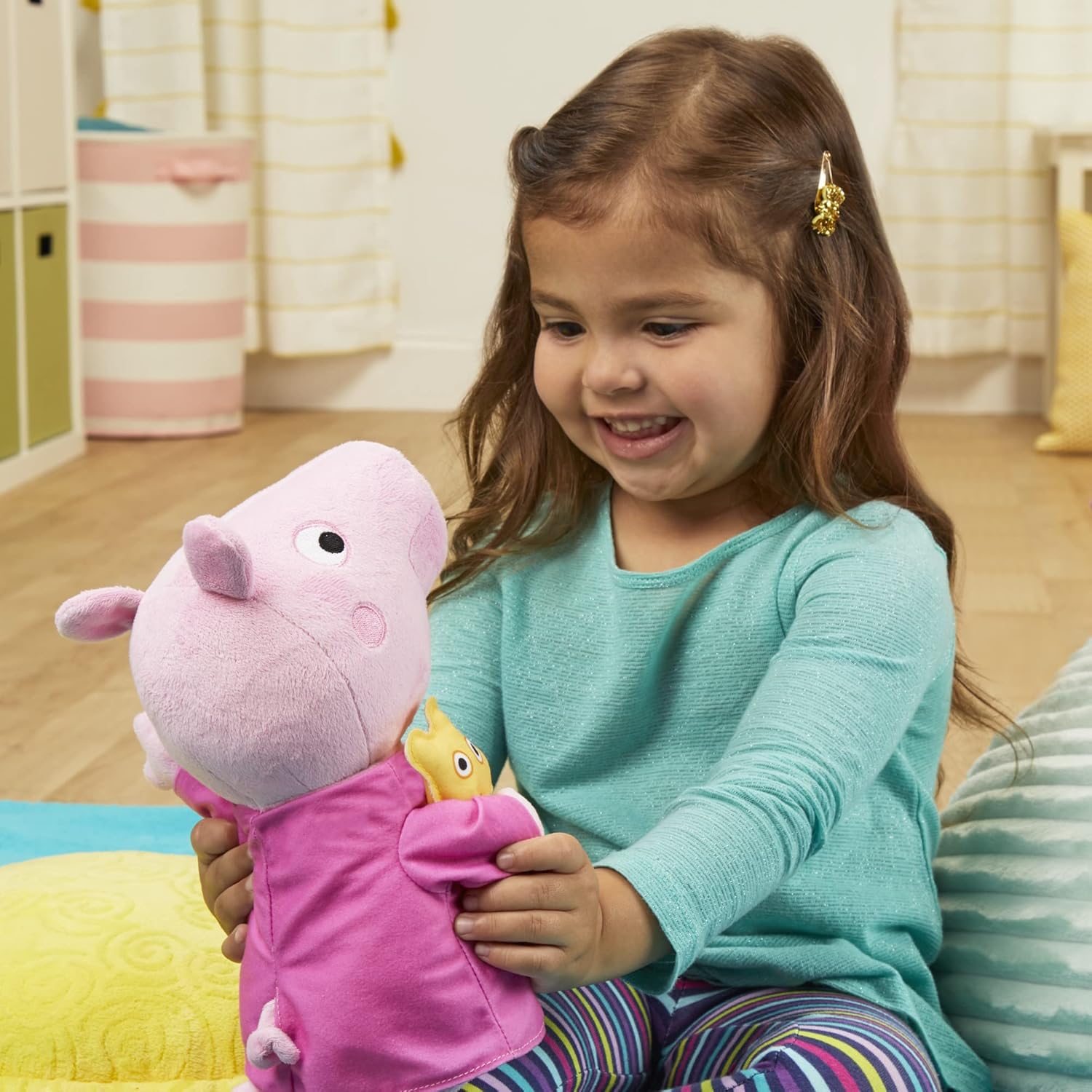 Peppa Pig Peppa’s Bedtime Lullabies – Muñeca de peluche con accesorio de oso de peluche, 3 canciones, 3 frases, a partir de 3 años