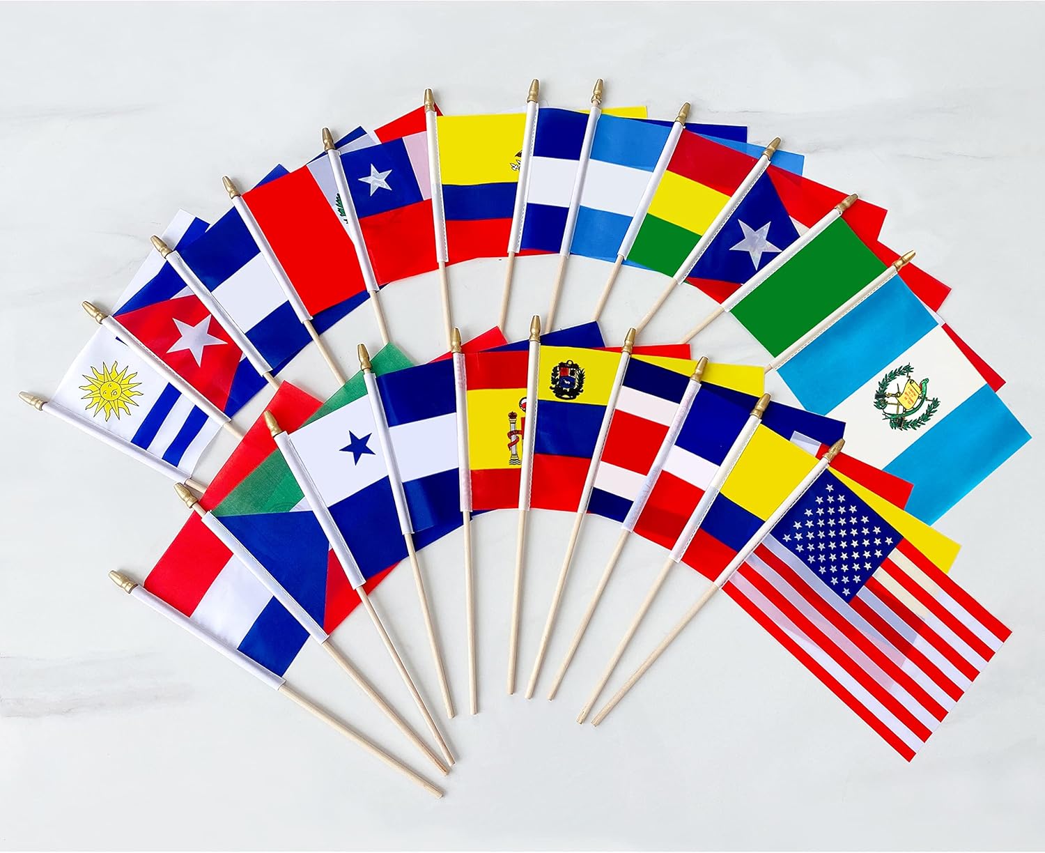 Banderas de habla hispana de 22 países en palo de madera, pequeñas mini banderas latinoamericanas de mano para decoraciones del mes hispano, 5 x 8