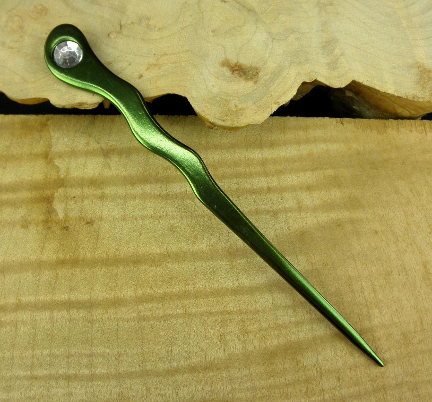 Un metal de aluminio anodizado espiral 6 “palo de pelo con diamantes de imitación transparente púas Pic Pin Fork (verde)