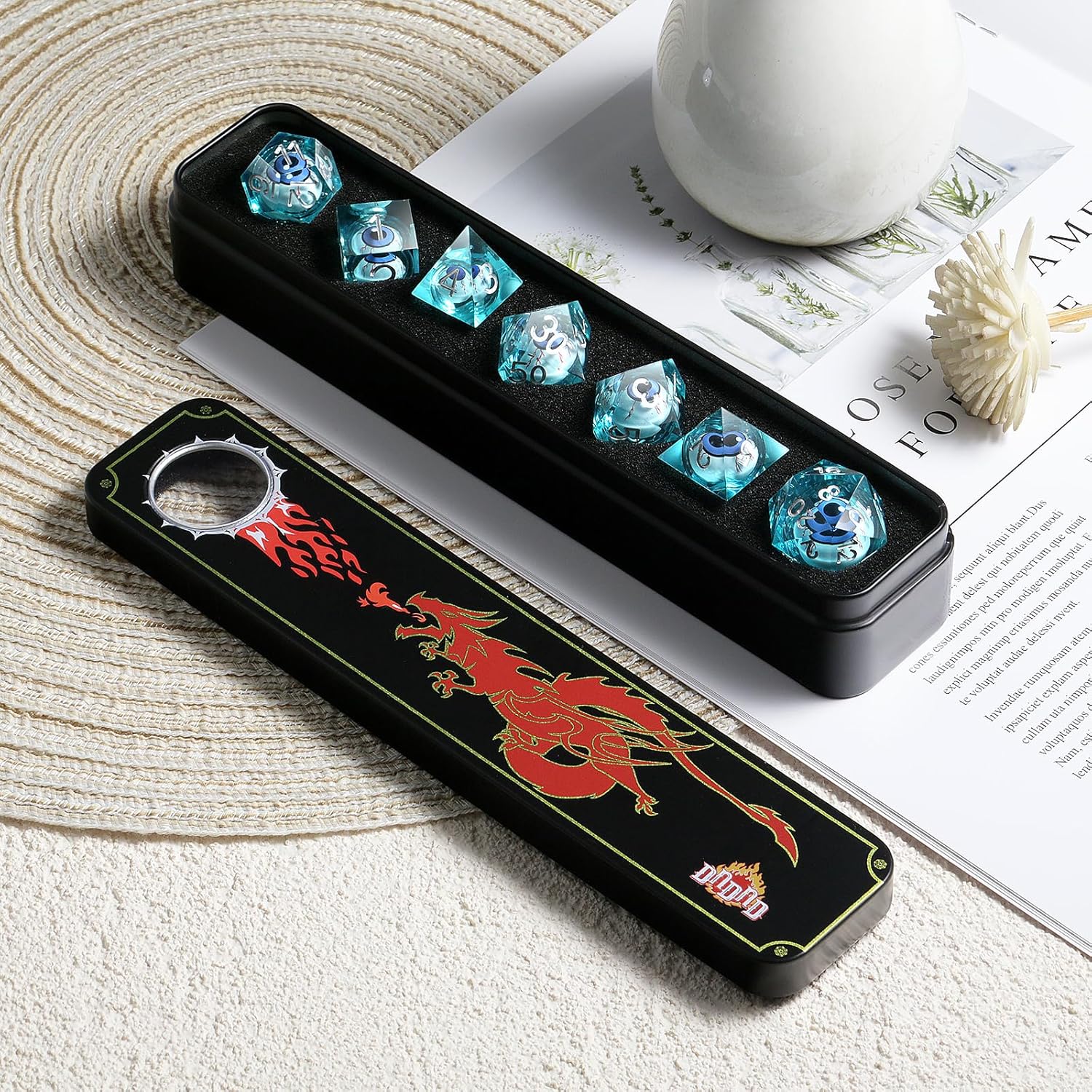DNDND Dados DND de resina líquida de borde afilado con estuche de regalo para juego de mazmorras y dragones (azul con globo ocular)