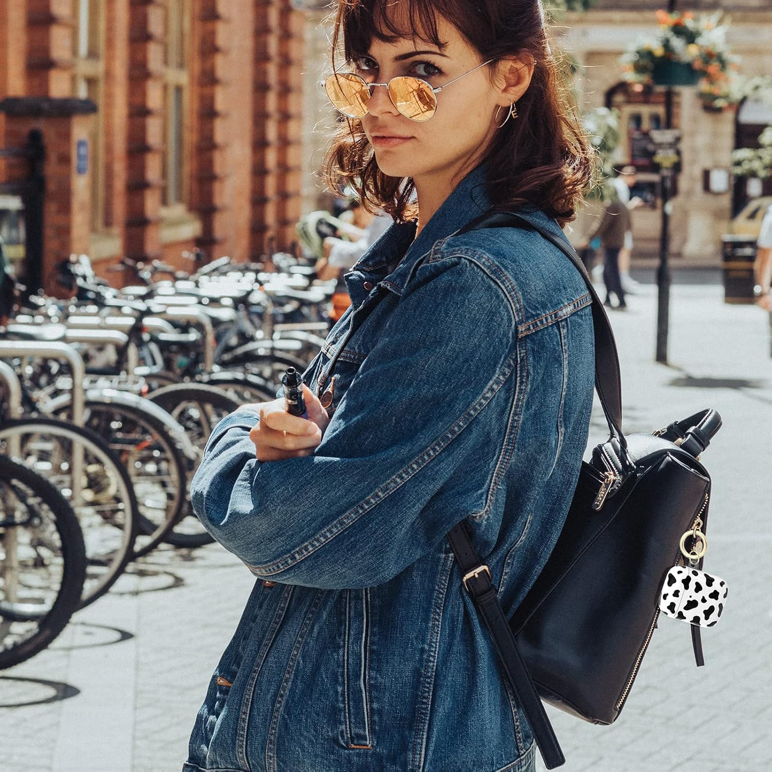 NIUTRENDZ Linda funda con estampado de vaca para AirPods, diseño IMD duro TPU a prueba de golpes LED frontal visible carga inalámbrica Funda