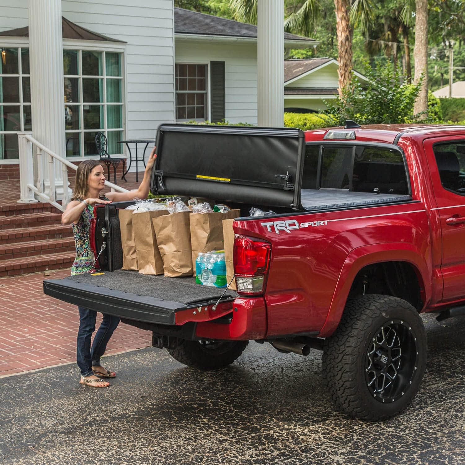 Gator ETX Soft Tri-Fold Cubierta suave para plataforma de camioneta  59422  para con Dodge Ram 2019-2023 sin plataforma trasera multifunción (puerta