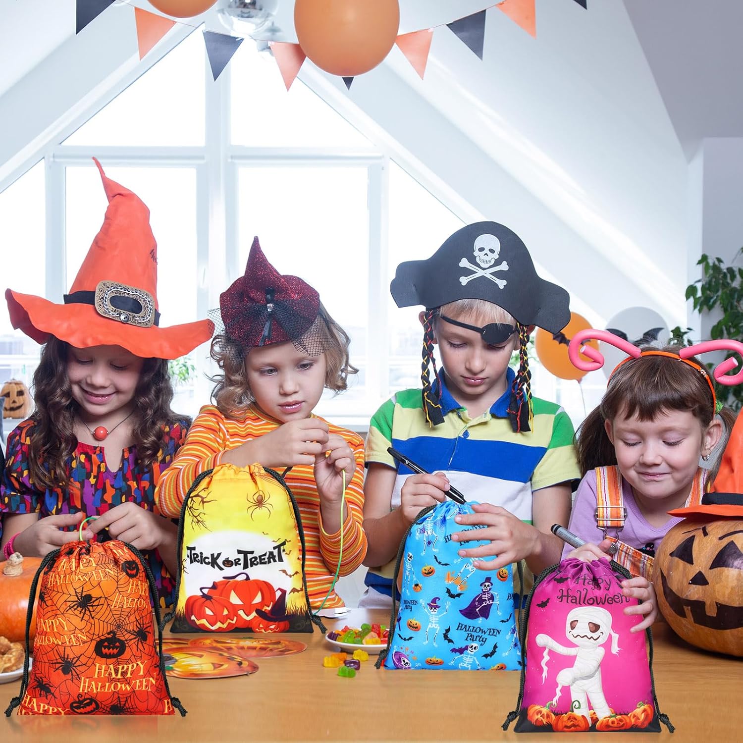 Honoson Bolsas de recuerdo de fiesta de Halloween, 24 bolsas de regalo con cordón, bolsas de poliéster de araña, bolsas temáticas de Halloween para