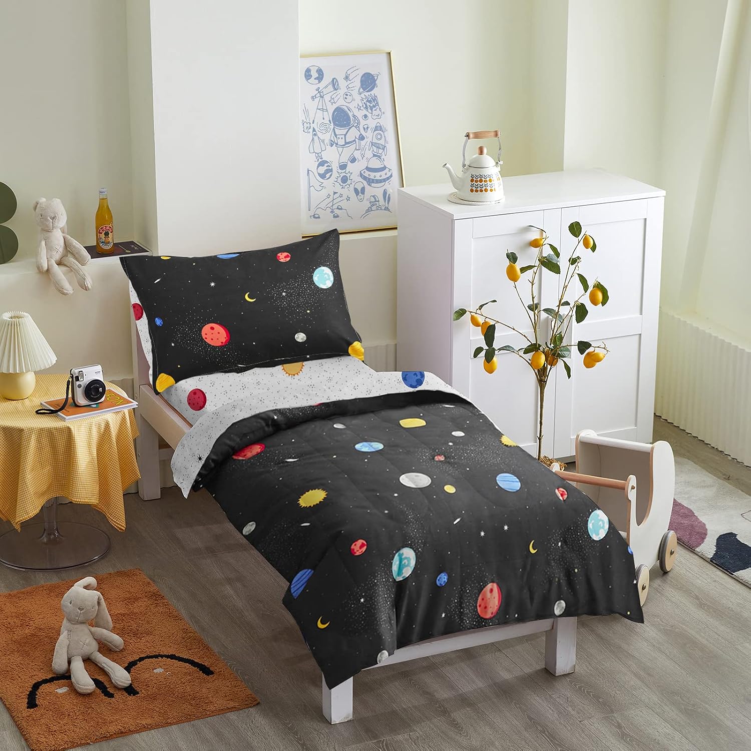 UOZZI BEDDING Juego de ropa de cama de 4 piezas para niños pequeños, estilo espacial negro con estrellas y planetas, color negro, lindo incluye
