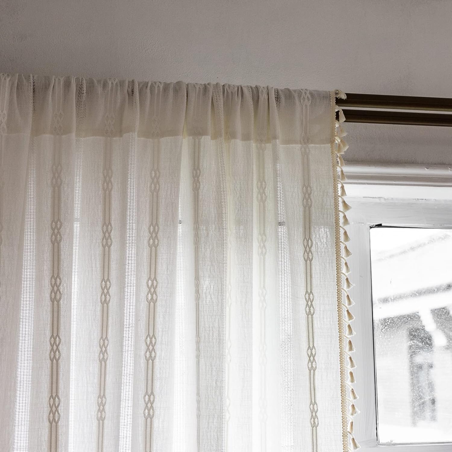 TOPSMCHER Cortinas bohemias de 84 pulgadas para sala de estar, 2 paneles bordados a rayas con borlas, cortinas de lino semiopacas para sala de