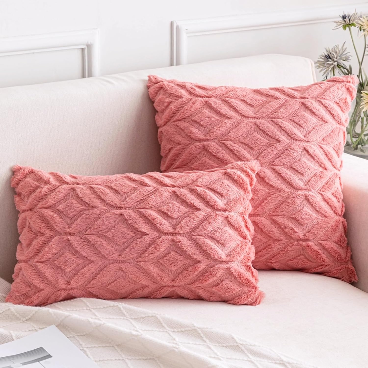 AQOTHES Juego de 2 fundas de almohada decorativas de color rojo coral de 18 x 18 pulgadas, fundas de almohada de lana sintética de felpa suave para