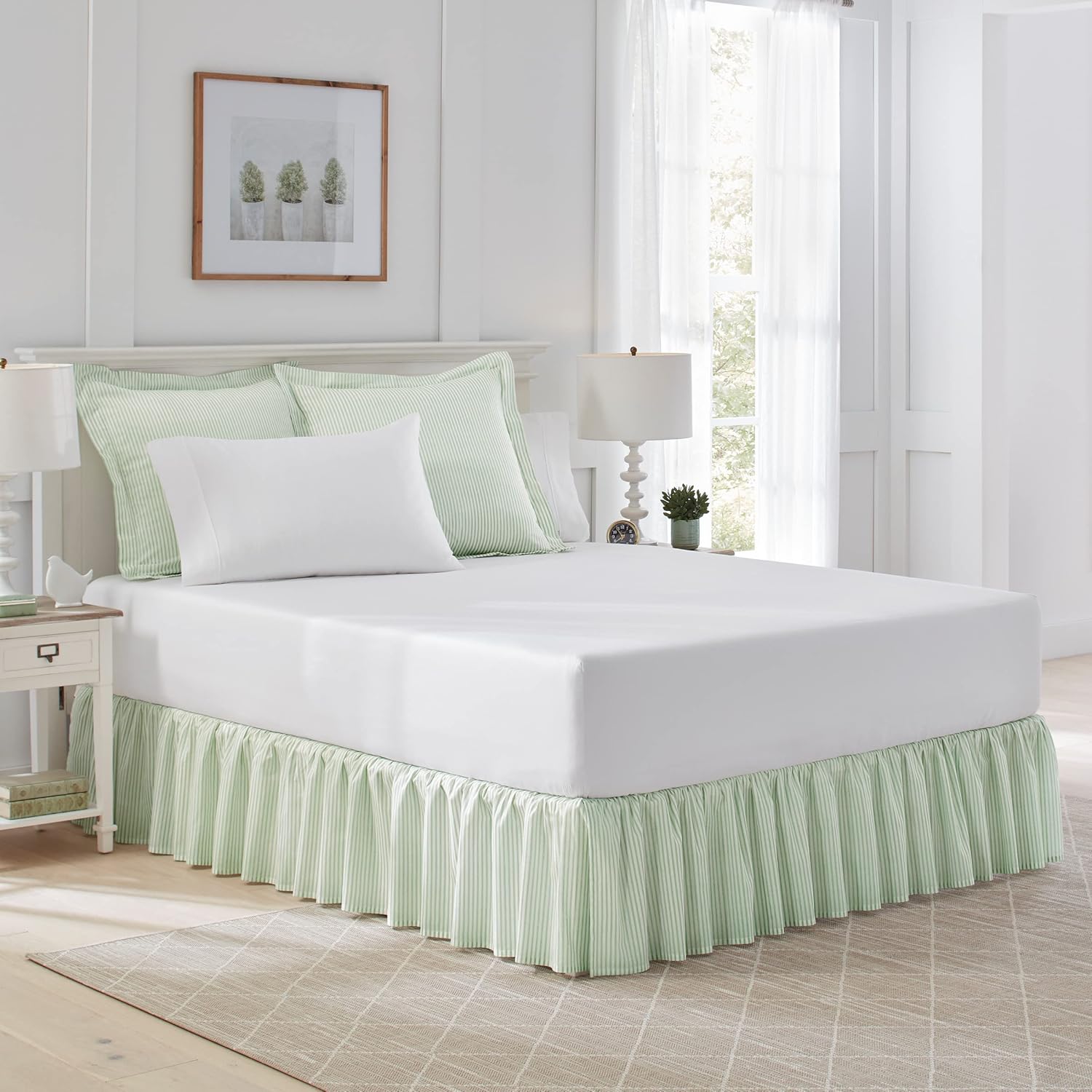 Laura Ashley Inicio – Falda de cama de algodón con volantes, estilo ligero y clásico (rayas verdes, Queen)