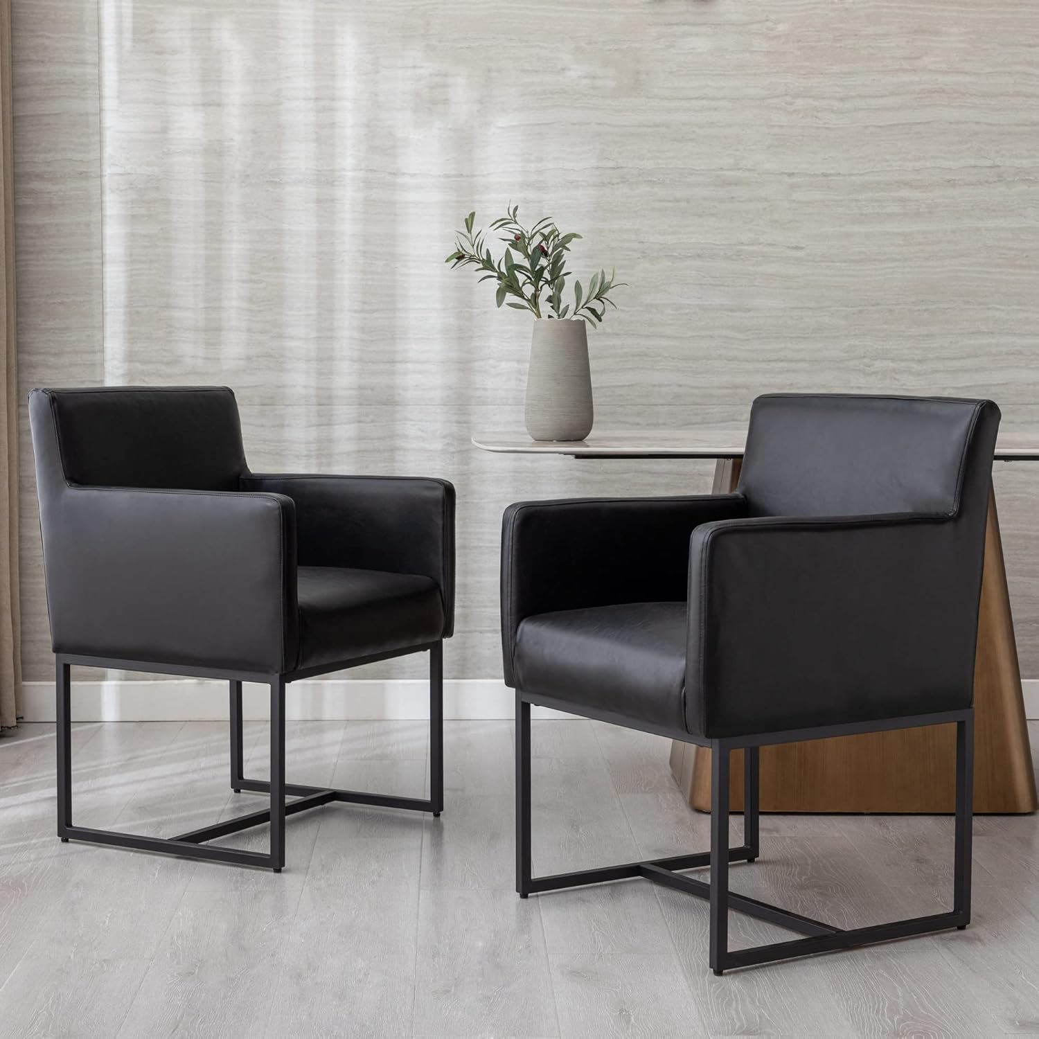 Wahson Juego de 2 sillas de comedor modernas tapizadas de piel sintética con brazo, sillas de cocina contemporáneas con base de metal dorado, piel