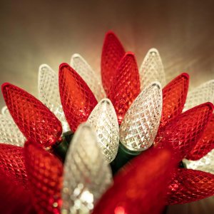 Wintergreen Lighting C9 – Juego de 24 luces de Navidad rojas y blancas, 16.3 pies, luces LED de Navidad rojas, blancas cálidas para interiores y Wintergreen Lighting C9 – Juego de 24 luces de Navidad rojas y blancas, 16.3 pies, luces LED de Navidad rojas, blancas cálidas para interiores y