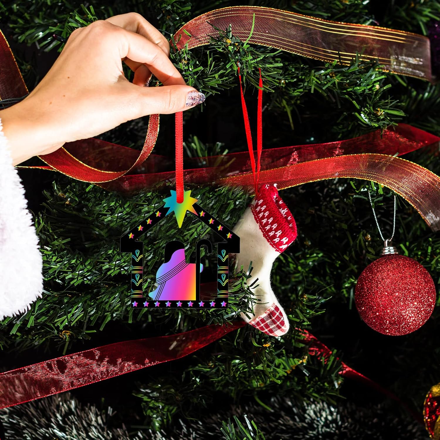 36 piezas de papel para rascar el árbol de Navidad para niños, incluye tarjeta de rascar, 10 lápices de madera, 36 cintas coloridas para Navidad,