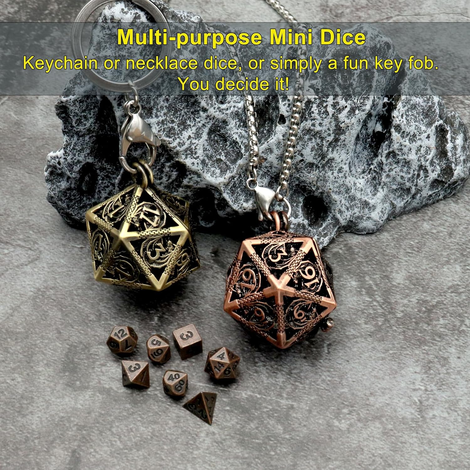 Haxtec Juego de dados pequeños de metal DND con cobre hueco D20, collar D20, juego de dados pequeños antiguos, llavero D&D, portátil, 7 piezas