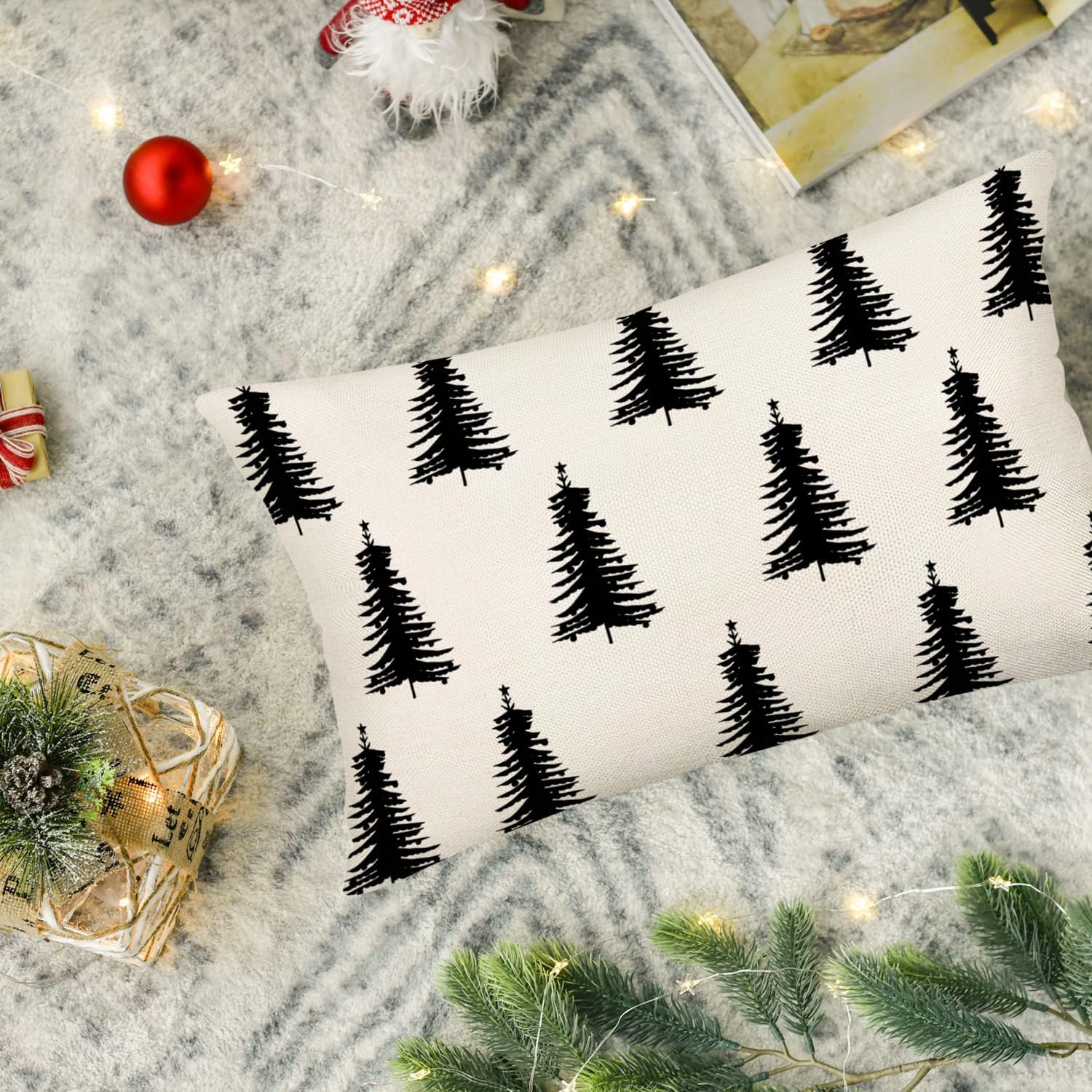 Fukeen Fundas de almohada de 12 x 20 pulgadas para decoración de árbol de Navidad con diseño de árboles de pino blanco y negro, fundas de almohada