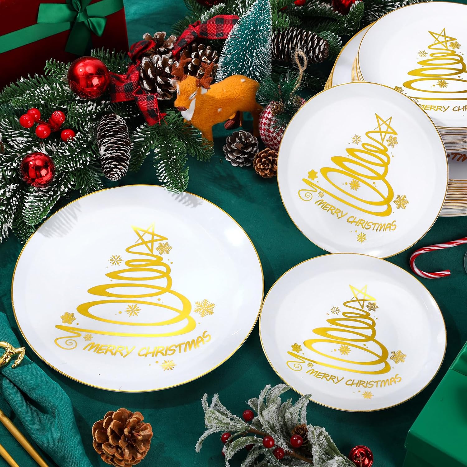 EBOOT 60 platos de plástico para árbol de Navidad, platos redondos desechables de postre para suministros de fiesta de Navidad, 10.25 pulgadas y 7.5