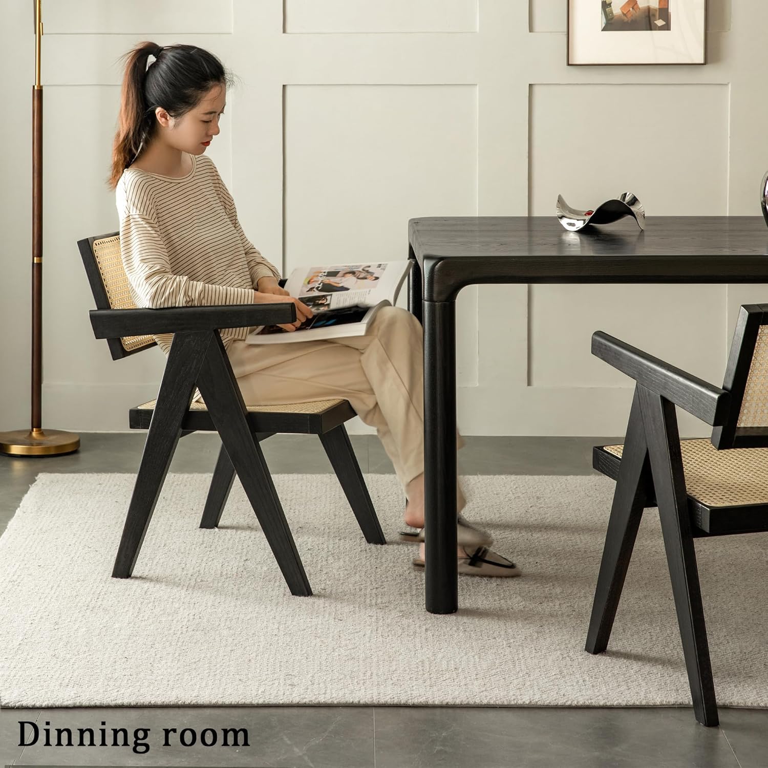 Silla ahumada de roble, diseño clásico moderno, patas en V resistentes, respaldo de ratán, ideal para comedor y sala de estar