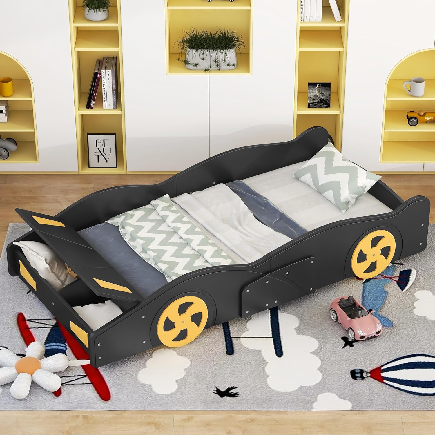 Cama de plataforma en forma de auto de carreras de tamaño individual con ruedas y almacenamiento, marco de cama de madera maciza con barandillas