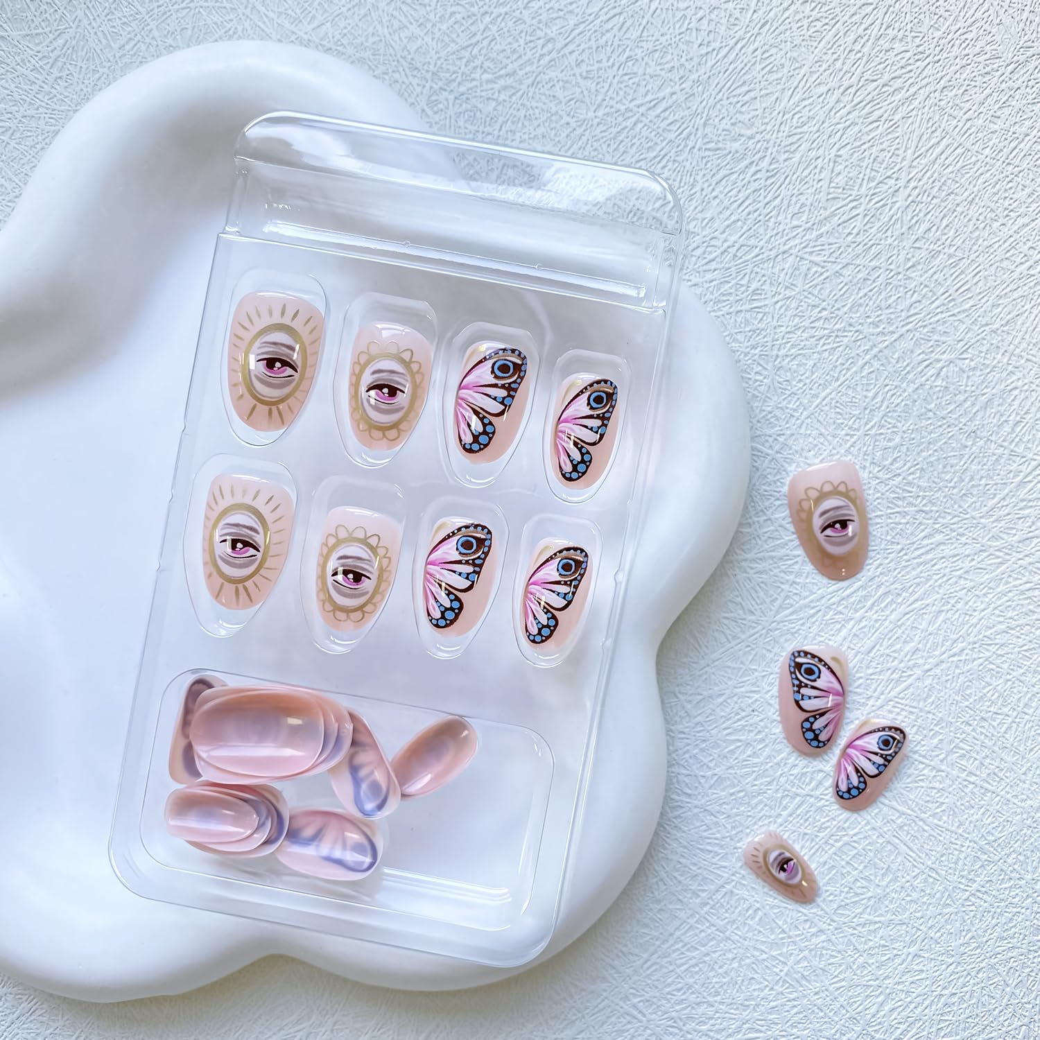 Uñas postizas a presión de almendra, uñas postizas cortas color rosa nude, diseño de mariposa y ojos, uñas postizas con diseños, uñas brillantes de