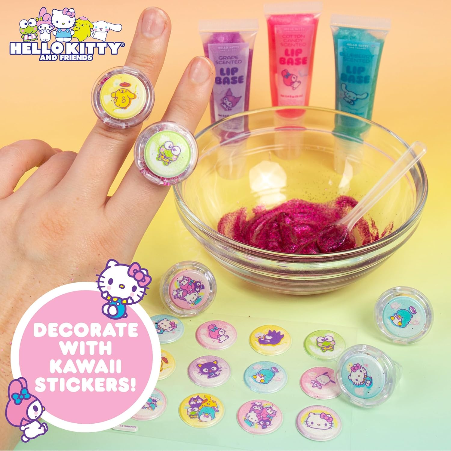 Hello Kitty Sanrio and Friends – Kit de fabricación de brillo labial brillante, hace 5 anillos de brillo de labios con purpurina, kit de brillo de