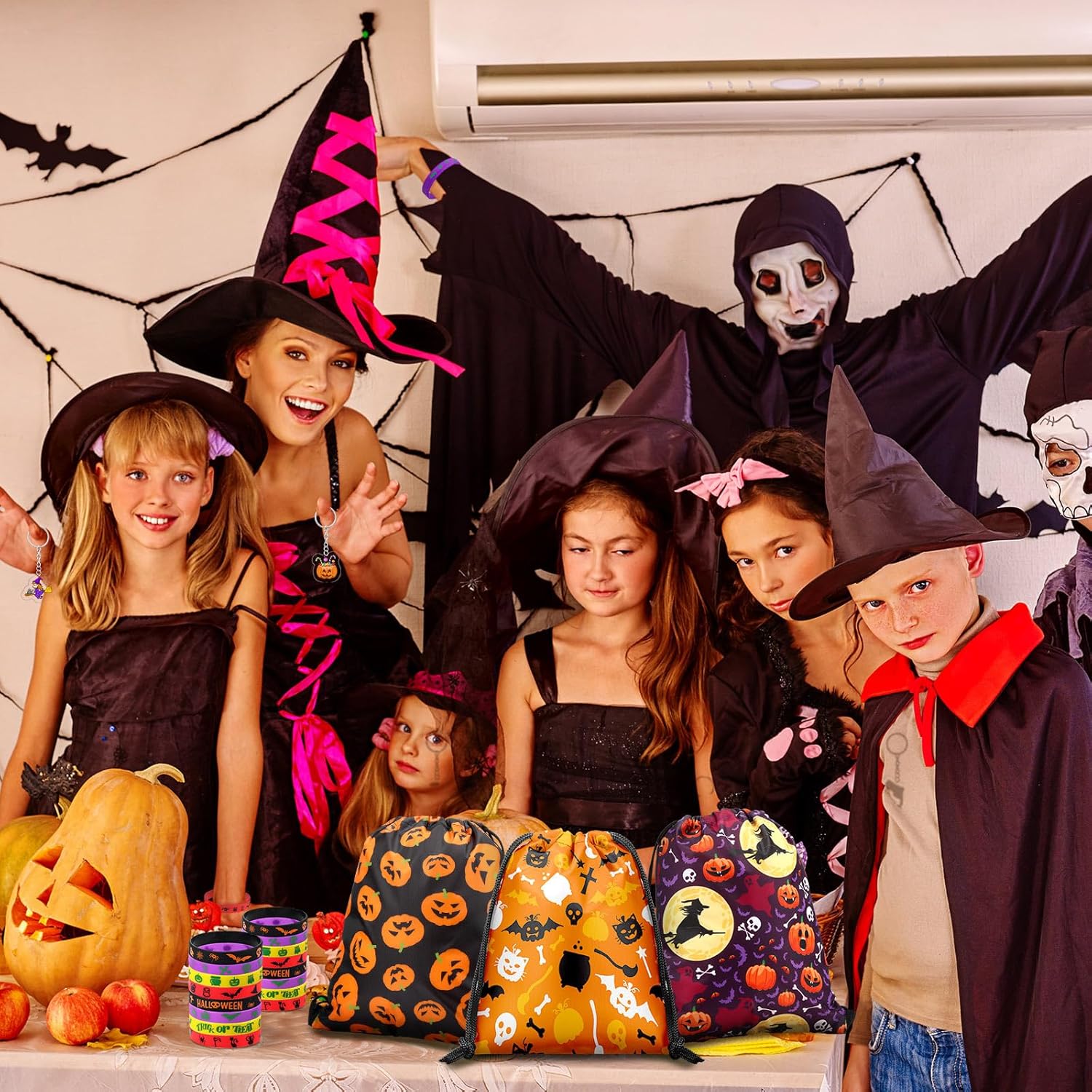 48 piezas de recuerdos de fiesta de Halloween, 16 bolsas con cordón para fiesta de Halloween, bolsas de dulces para dulce o truco, 16 pulseras de