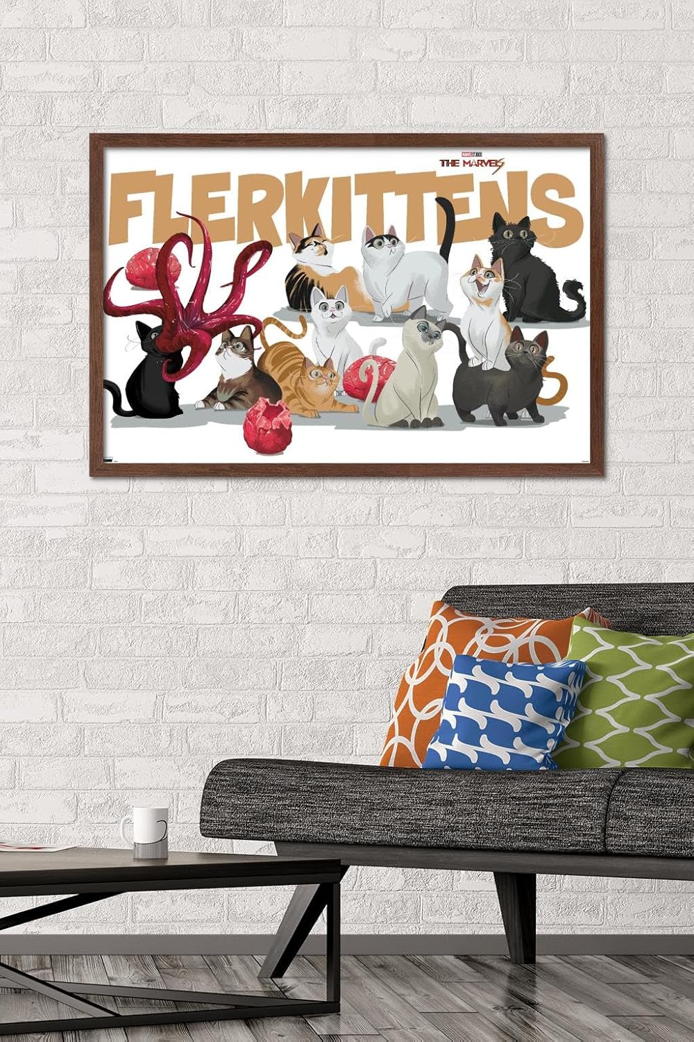 Trends International Marvel The Marvels – Póster de pared de flerkittens, 22.37 x 34.00 pulgadas, versión enmarcada de caoba