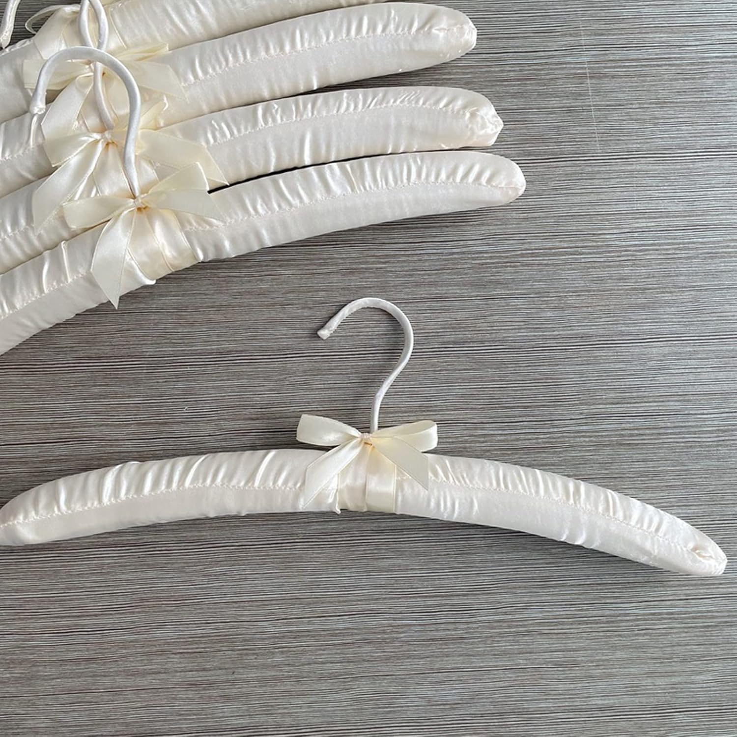 Fazanwey Perchas acolchadas para ropa, perchas de satén, perchas acolchadas para mujer, suéteres (5 unidades)