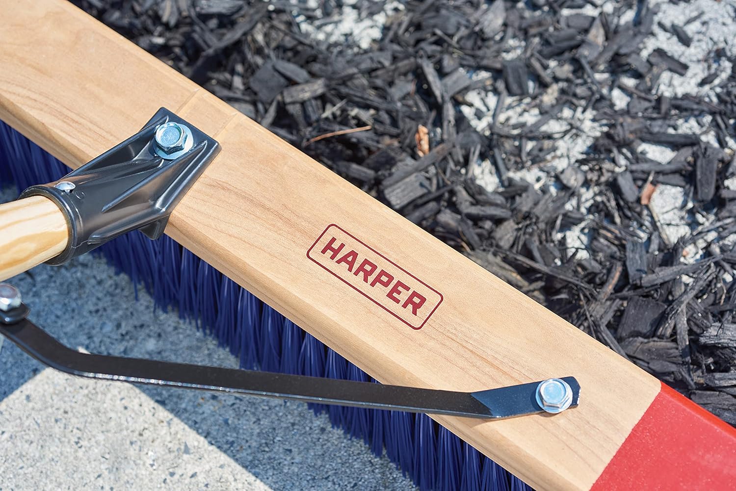 Harper 20201042 Escoba de empuje de superficie rugosa para exteriores de 24 pulgadas con cerdas rígidas, para mantillo, grava, secado al aceite,