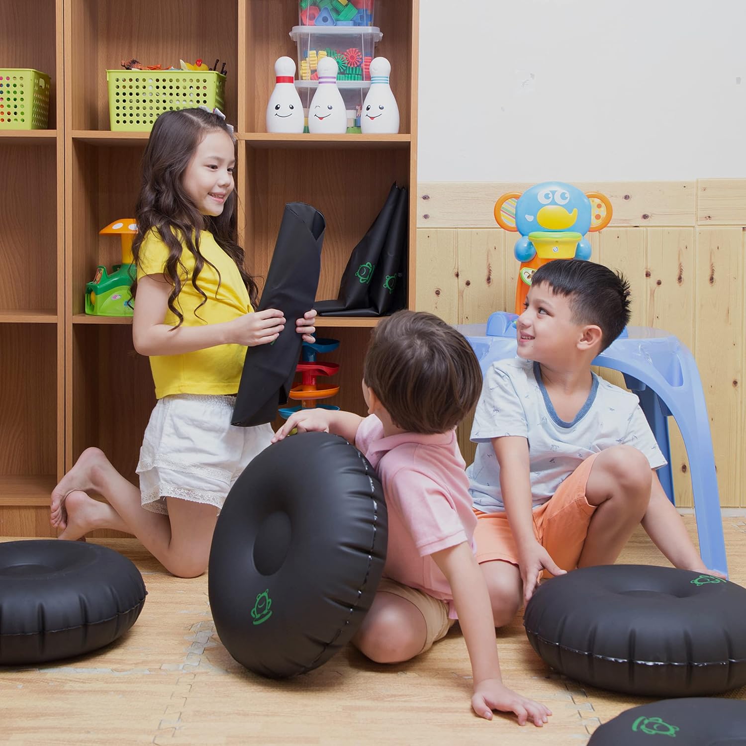 LILYPAD Wiggle Asiento para niños sensoriales  Asiento apilable y flexible para aula primaria, escuela secundaria o aprendizaje en casa  Asiento