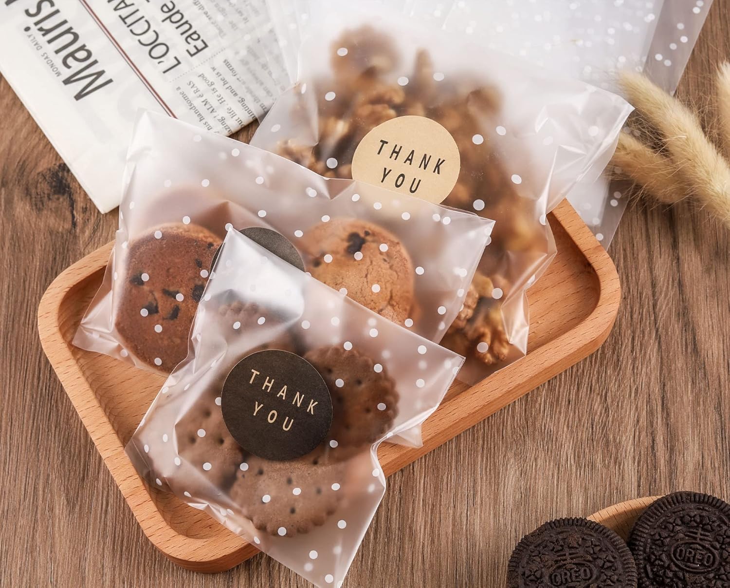 Paquete de 50 recipientes individuales para cupcakes y 100 bolsas de celofán autosellantes para regalar