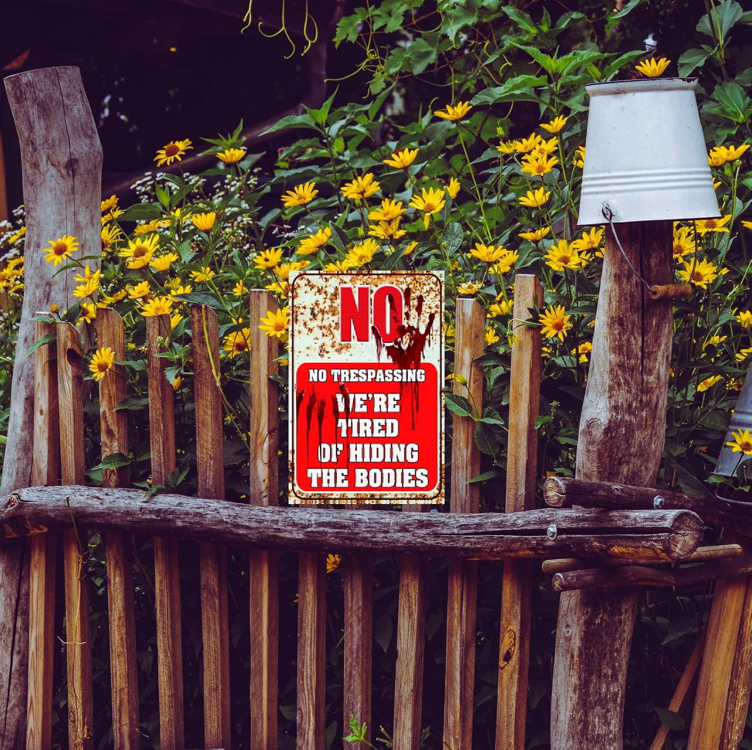 Cartel divertido de No Trespassing con texto en inglés We Are Tired of Hiding the Bodies, letrero decorativo de pared para garaje, granja, jardín,