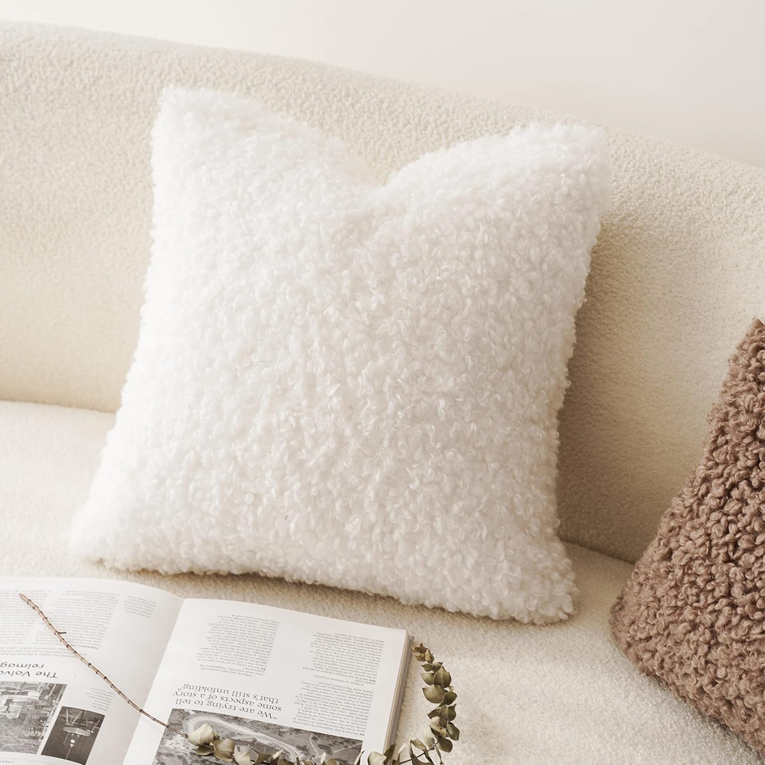 Foindtower 2 fundas de almohada de piel sintética de 20 x 20 pulgadas, color blanco, fundas de almohada de sherpa mullidas, fundas de almohada