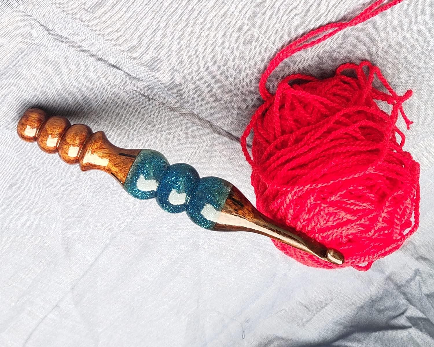 Merit wooden craft Ganchos de ganchillo hechos a mano de resina epoxi y mezcla de madera, agujas ergonómicas de mango suave, tejido de punto, hilo