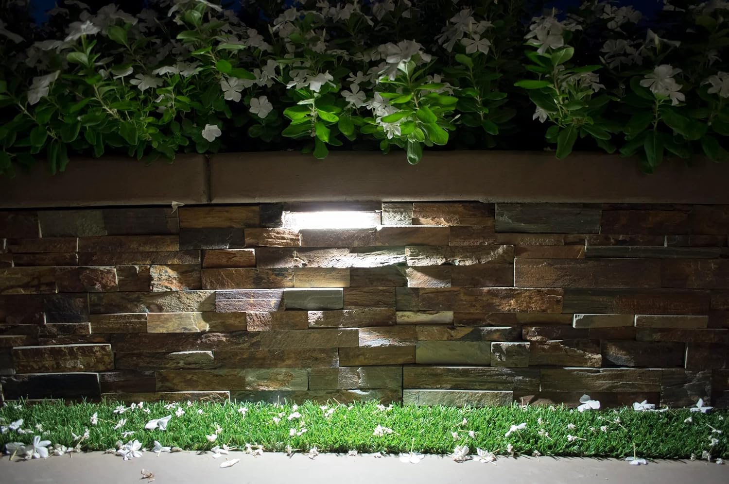 Alliance Outdoor Lighting, SL75-LED Luz de repisa, luz de paso de inundación, accesorio de latón, acabado de latón envejecido, 7.5 pulgadas x 4.25