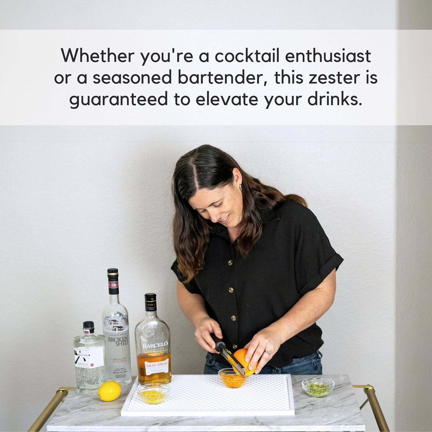 A Bar Above Zester Premium – Rallador de mano resistente para limones, limas, queso parmesano, chocolate, jengibre y más – Herramienta de barra de