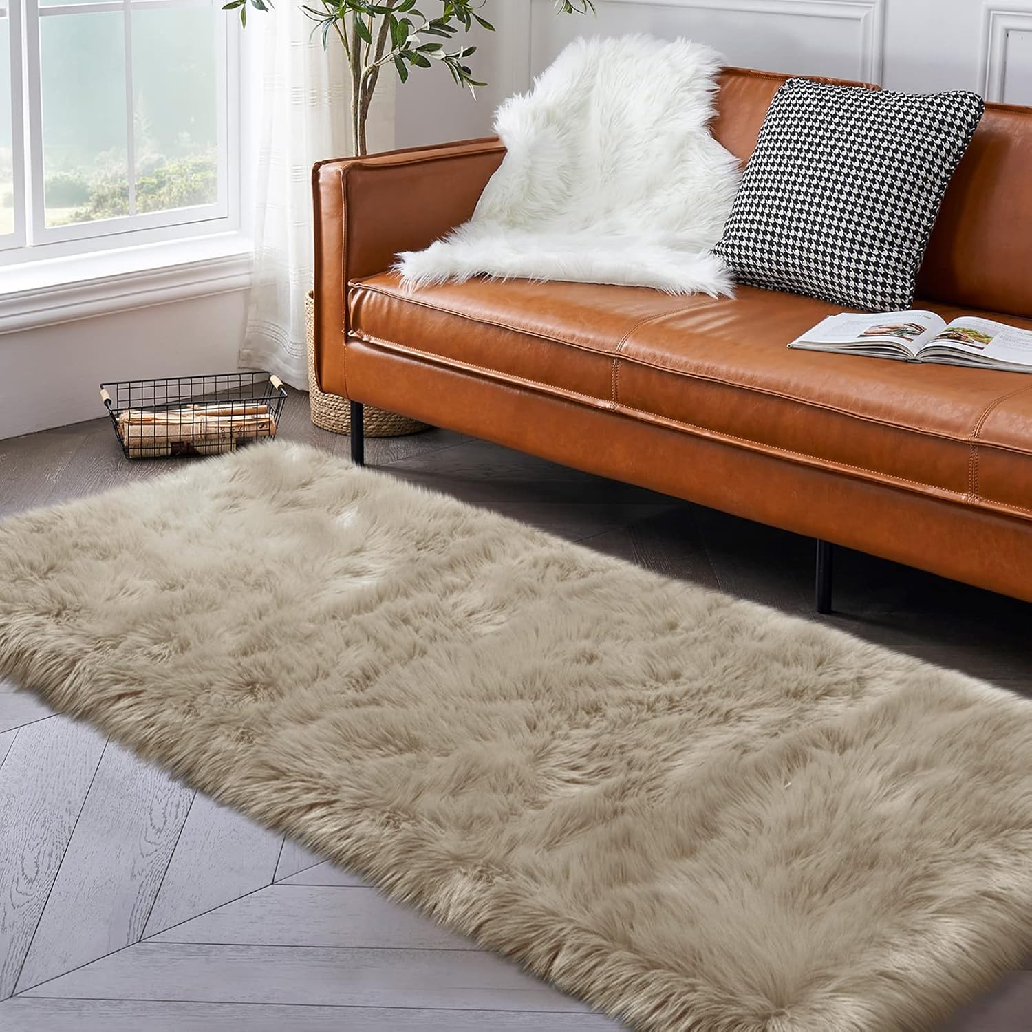 Alfombra beige esponjosa para dormitorio, alfombra de piel sintética de 2 x 6 pies para pasillo, alfombra de pelo suave para sofá, alfombra