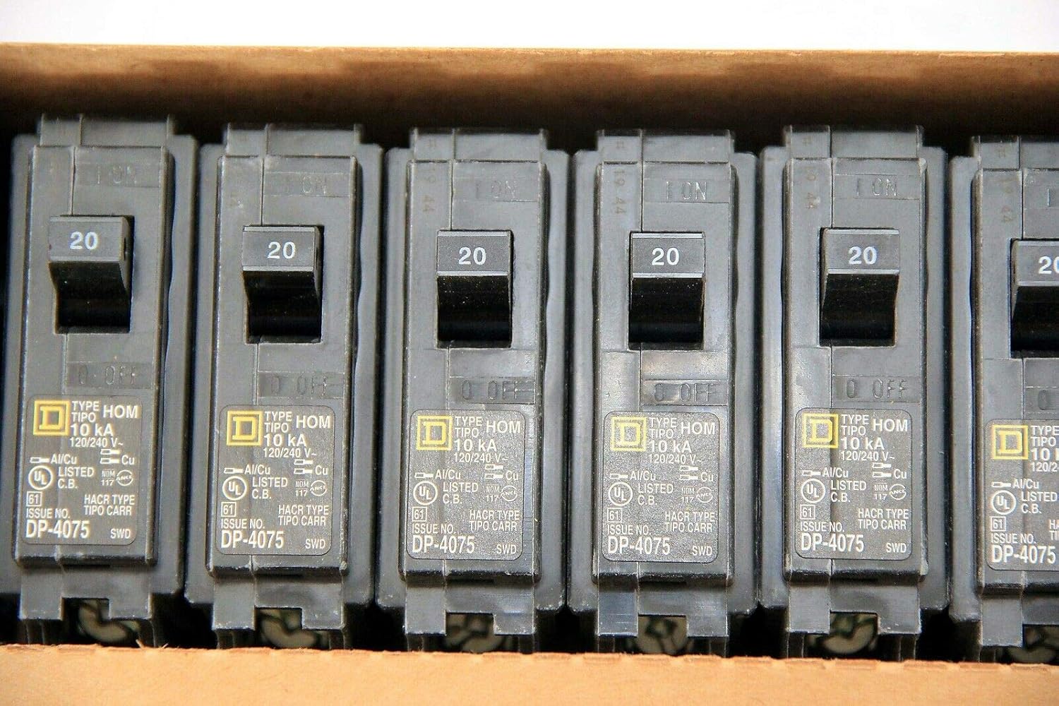 Caja de 10 Disyuntores enchufables Square D HOM120 1 polo 20A 120-240V