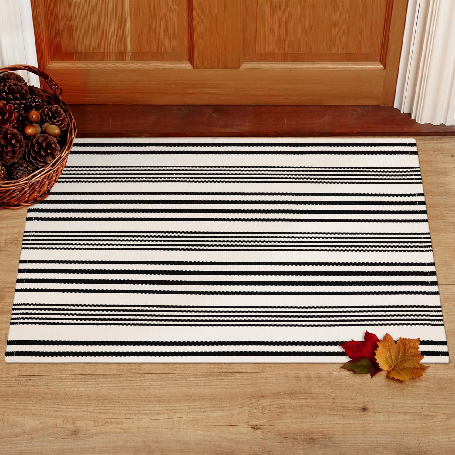Alfombra de exterior a rayas blancas y negras, 2 x 3 pies, de algodón, moderna, tejida a mano, reversible, para porche, puerta de bienvenida,