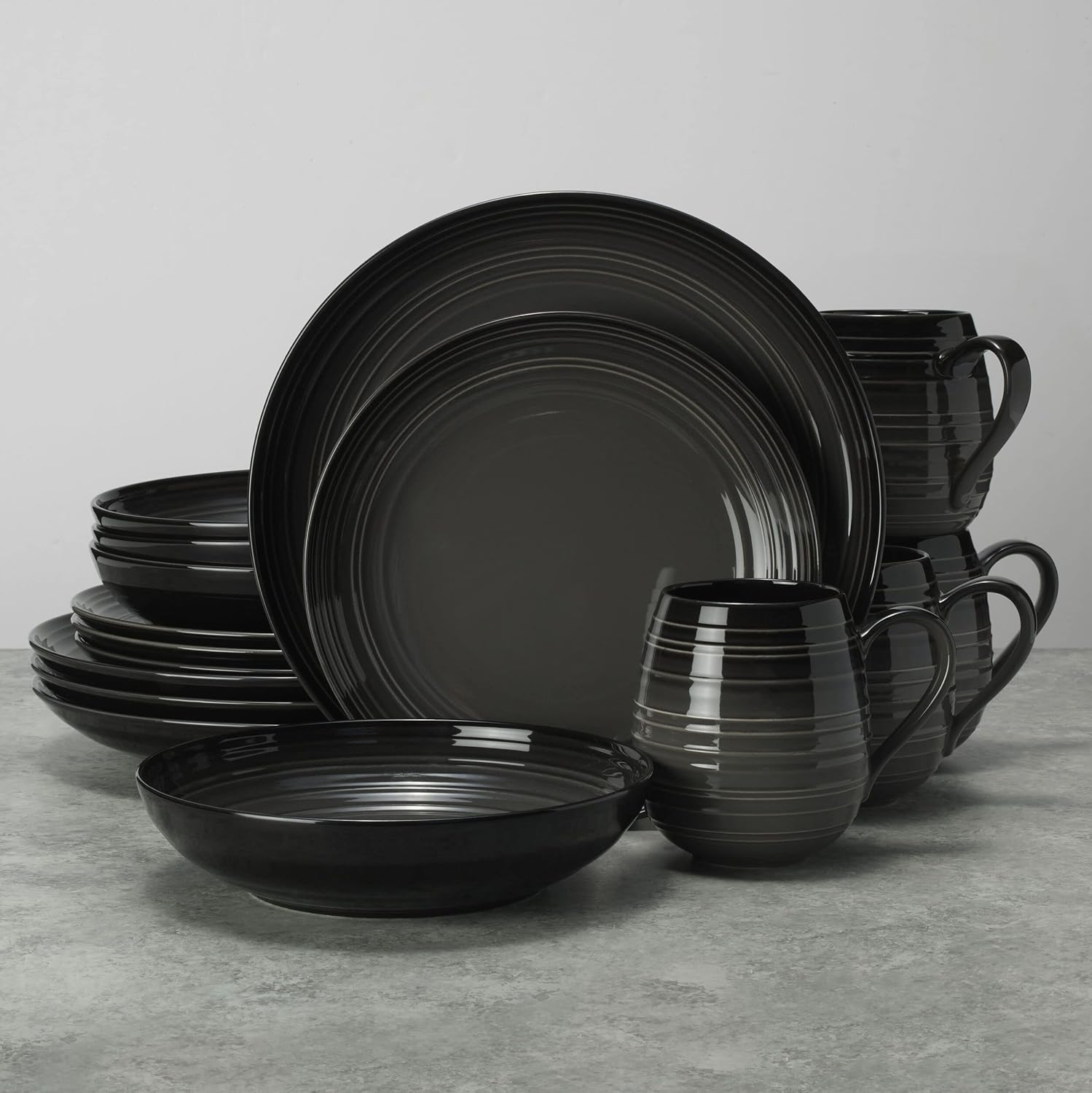 Mikasa Swirl Coupe – Juego de vajilla negra de 16 piezas, servicio para 4, Gaphite Ombre, grafito