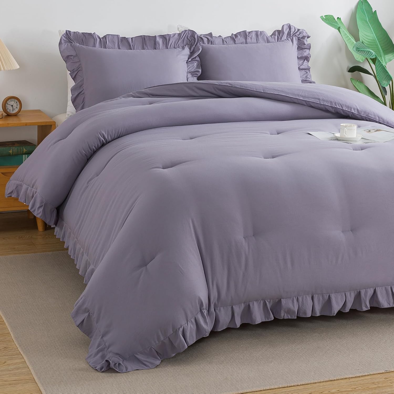 Andency – Juego de edredón morado lavanda grisáceo tamaño King, 3 piezas, ropa de cama de microfibra con volantes, unicolor, ligera, esponjosa y